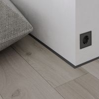 Микро плинтус Лайн C-образный Черный С-05.25.3