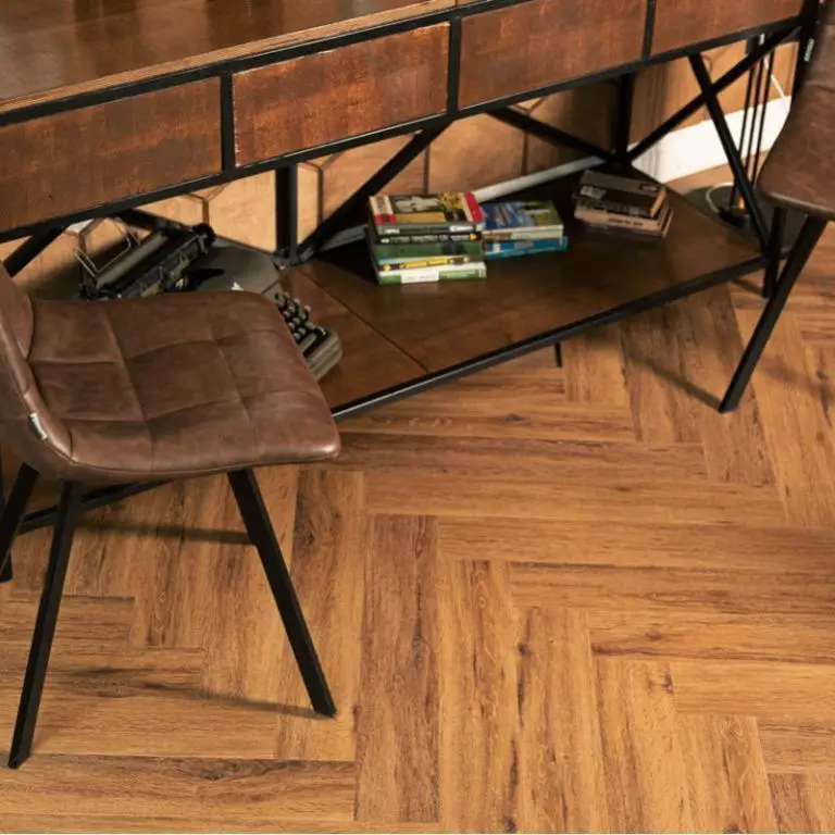 Кварцвиниловая плитка Vinilam Parquet Herringbone 6,5 мм Паркет Де Вилль IS11210 Кварцвиниловая плитка Vinilam Parquet Herringbone 6,5 мм Паркет Де Вилль IS11210