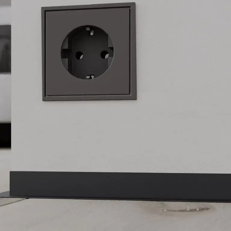 Микро плинтус Лайн L-образный Черный С-05.25.3