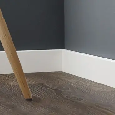 Плинтус ламинированный Kronotex Ktex F (80x18x2400мм) белый Плинтус ламинированный Kronotex Ktex F (80x18x2400мм) белый