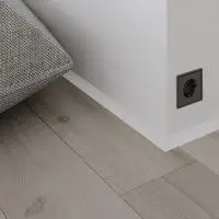 Микро плинтус Лайн L-образный Белый С-05.25.4